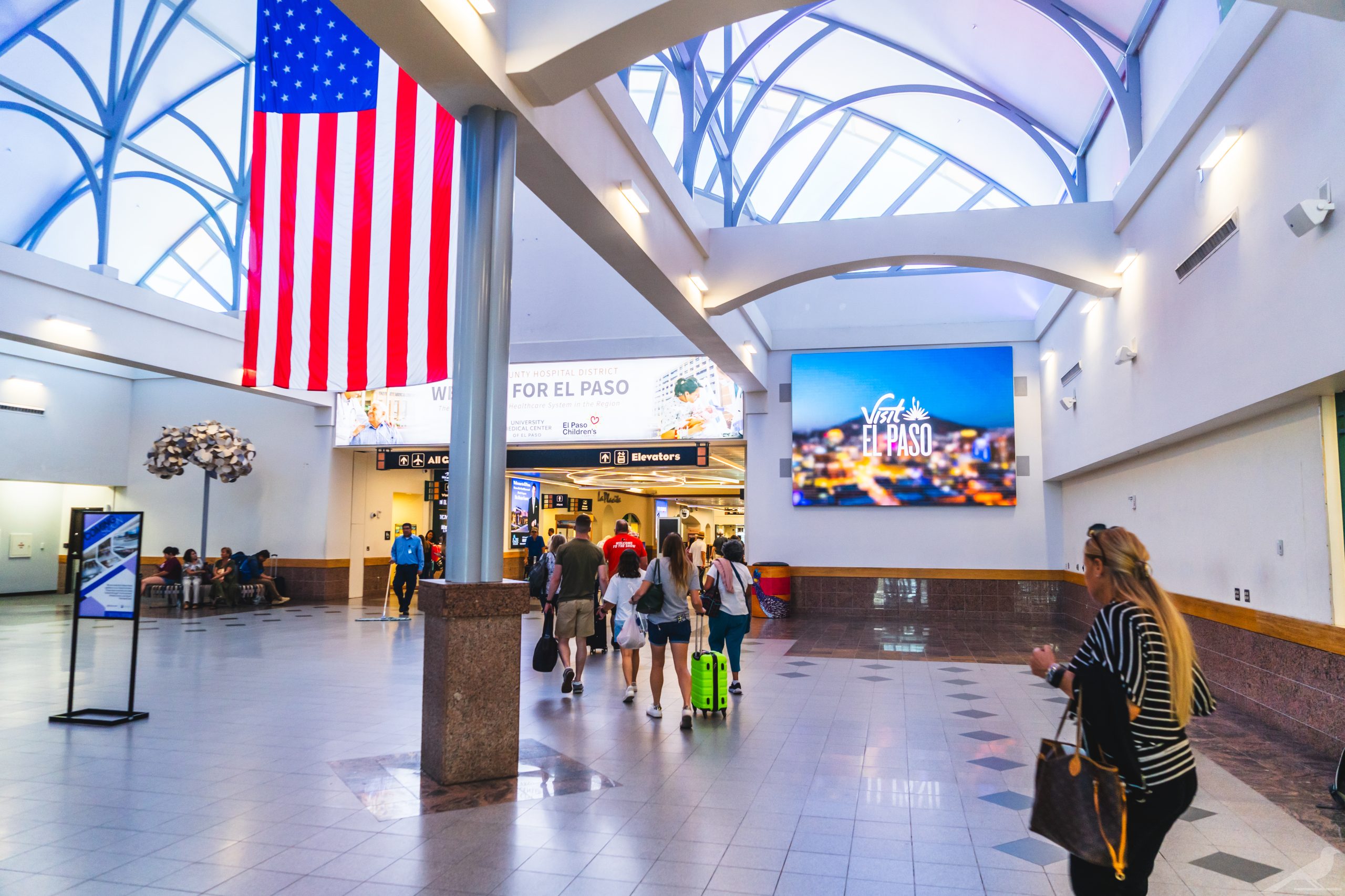 Digital OOH Screen in Airport